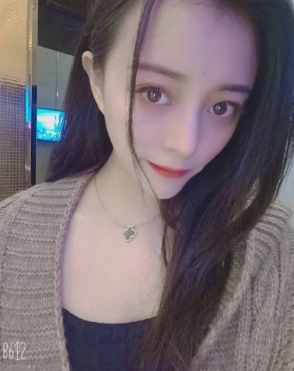 成都神似迪丽热巴的小姐姐